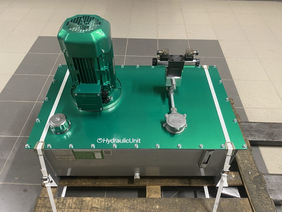 Маслостанция HydraulicUnit с нержавеющим баком и вертикальным электродвигателем